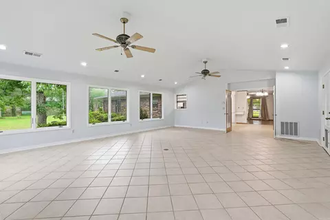 Living - 200 Higden Rd, Higden, AR 72067 photo 2 of 3