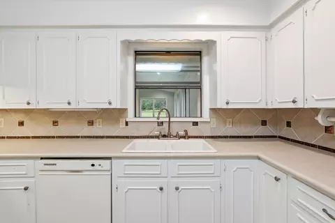 Kitchen - 200 Higden Rd, Higden, AR 72067 photo 4 of 7