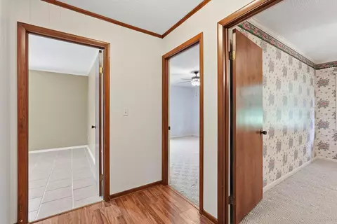 Entry Way - 200 Higden Rd, Higden, AR 72067 photo 2 of 2