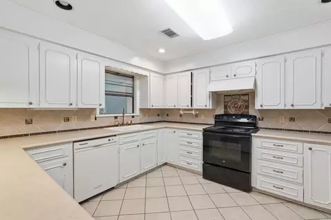 Kitchen - 200 Higden Rd, Higden, AR 72067 photo 3 of 7
