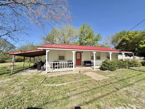 Exterior - 206 N Vine St, Mountain View, AR 72560 photo 2 of 7