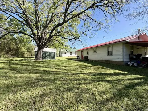 Exterior - 206 N Vine St, Mountain View, AR 72560 photo 5 of 7