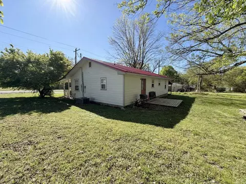 Exterior - 206 N Vine St, Mountain View, AR 72560 photo 6 of 7