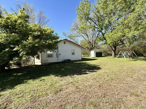 Exterior - 206 N Vine St, Mountain View, AR 72560 photo 7 of 7