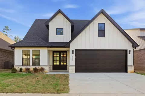 309 Kanis Ridge Dr, Little Rock, AR 72223