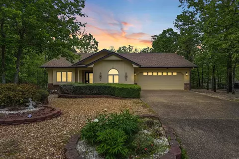 12 Huesca Ln, Hot Springs Village, AR 71909