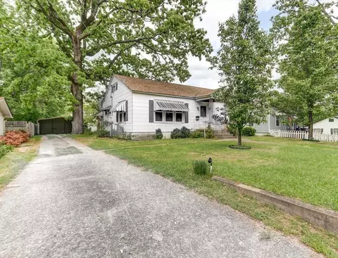 404 Crestwood St, Hot Springs, AR 71913