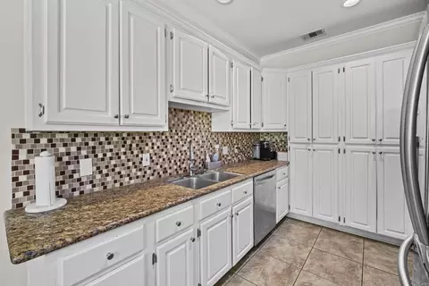 Kitchen - 306 Oak View Dr, Cabot, AR 72023 photo 2 of 2