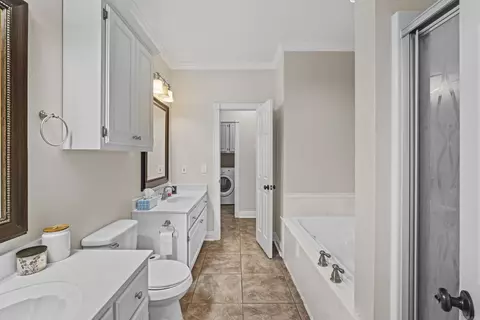 Bath - 306 Oak View Dr, Cabot, AR 72023 photo 2 of 5