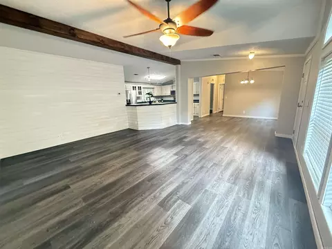 Living - 10455 Hogue Rd, Mabelvale, AR 72103 photo 2 of 3