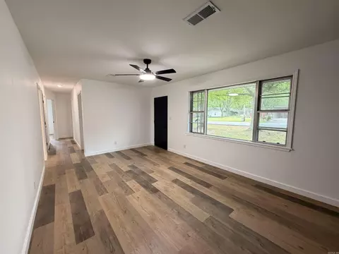 Living - 304 N Pecan St, Beebe, AR 72012 photo 3 of 4