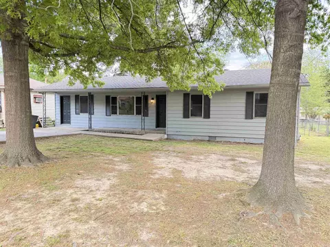 Exterior - 304 N Pecan St, Beebe, AR 72012 photo 2 of 11