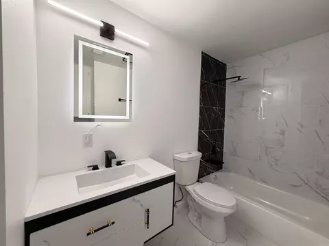 Bath - 304 N Pecan St, Beebe, AR 72012 photo 3 of 8