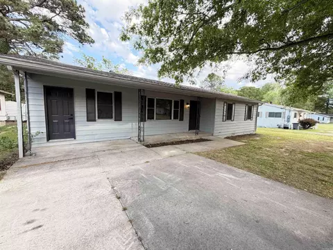 Exterior - 304 N Pecan St, Beebe, AR 72012 photo 5 of 11