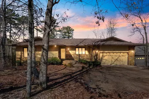 11 Acala Pl, Hot Springs Village, AR 71909
