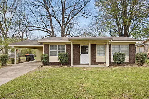 821 Parker Rd, Russellville, AR 72801