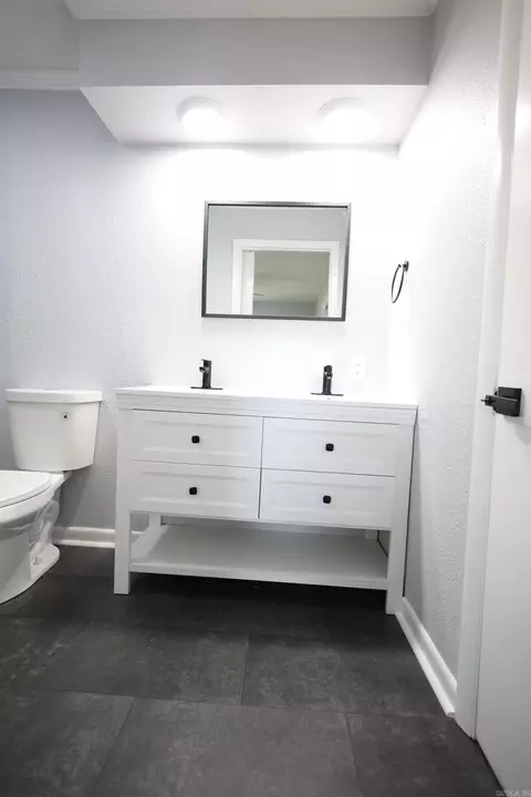 Bath - 612 Circle Dr, Trumann, AR 72472 photo 4 of 11