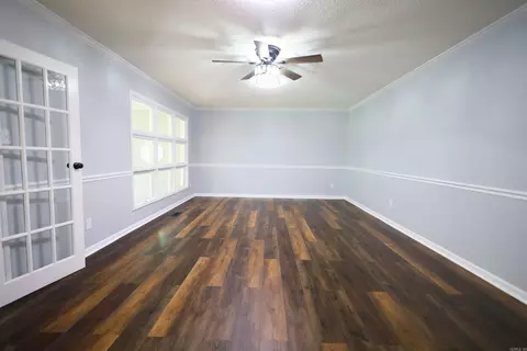 Living - 612 Circle Dr, Trumann, AR 72472 photo 3 of 9