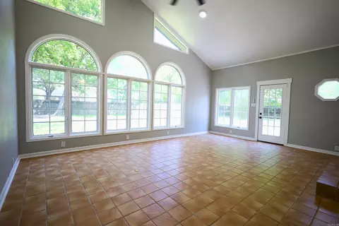 Living - 612 Circle Dr, Trumann, AR 72472 photo 7 of 9