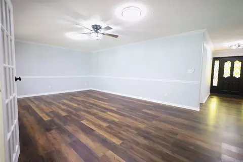 Living - 612 Circle Dr, Trumann, AR 72472 photo 2 of 9
