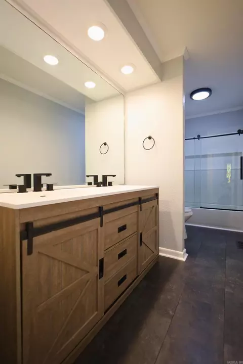 Bath - 612 Circle Dr, Trumann, AR 72472 photo 10 of 11