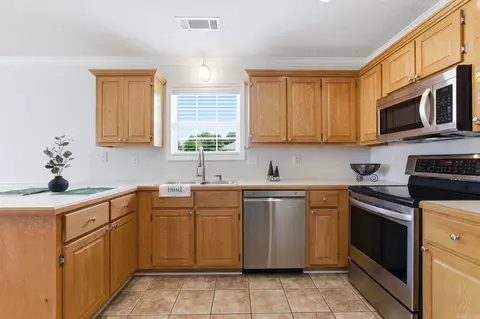 Kitchen - 2106 Duane Dr, Beebe, AR 72012 photo 2 of 4