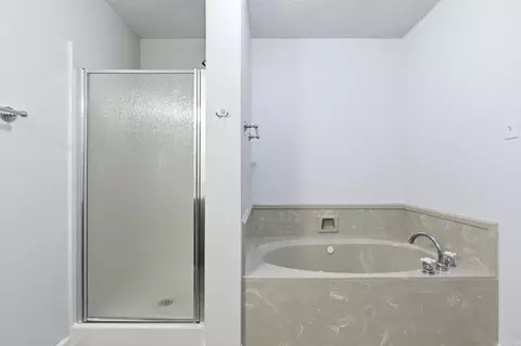 Bath - 2106 Duane Dr, Beebe, AR 72012 photo 4 of 5