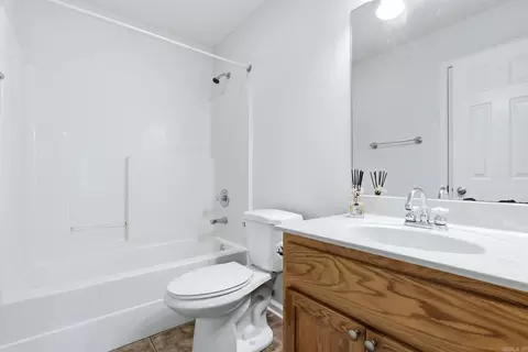 Bath - 2106 Duane Dr, Beebe, AR 72012 photo 1 of 5
