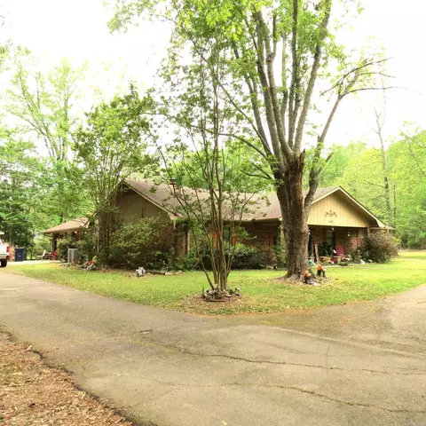 8450 Victoria Dr, Pine Bluff, AR 71603 photo 2