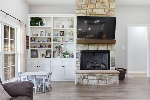 Living - 123 Ranchview, Beebe, AR 72012 photo 1 of 2