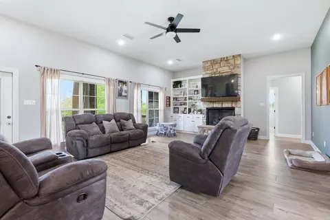 Living - 123 Ranchview, Beebe, AR 72012 photo 2 of 2