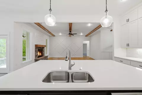 Kitchen - 13032 Avilla Hills Cv, Alexander, AR 72002 photo 4 of 5