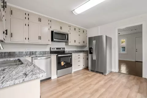 Kitchen - 718 Baker St, Malvern, AR 72104 photo 3 of 4