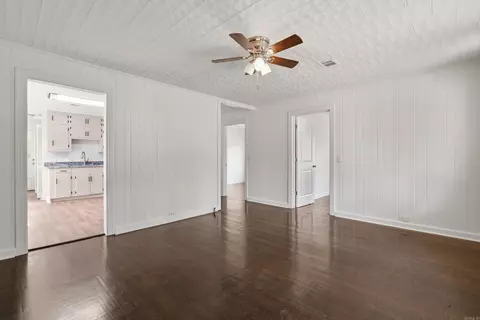 Living - 718 Baker St, Malvern, AR 72104 photo 1 of 3