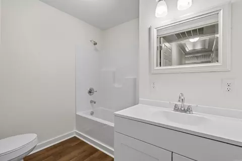 Bath - 718 Baker St, Malvern, AR 72104 photo 1 of 1