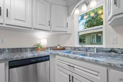 Kitchen - 823 Cherry Ln, Malvern, AR 72104 photo 2 of 4