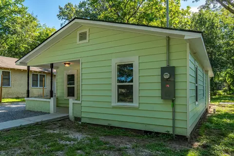 Exterior - 823 Cherry Ln, Malvern, AR 72104 photo 8 of 9