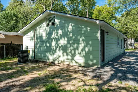 Exterior - 823 Cherry Ln, Malvern, AR 72104 photo 5 of 9