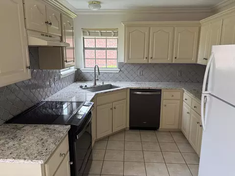 Kitchen - 4520 Oregon Trl, Conway, AR 72034 photo 1 of 3