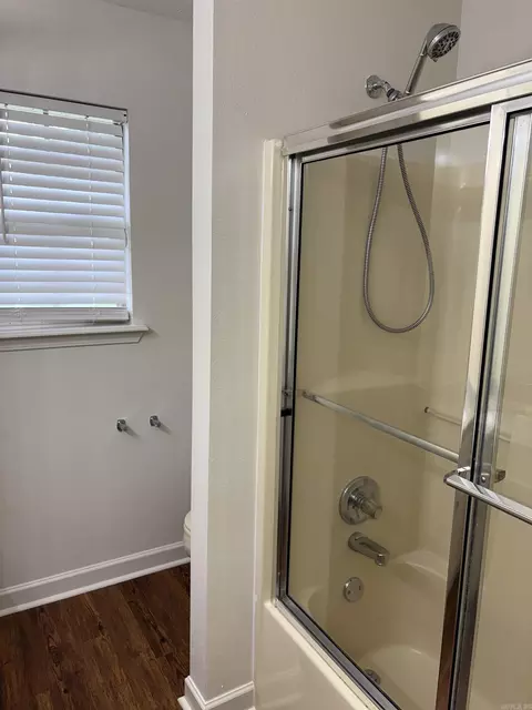 Bath - 4520 Oregon Trl, Conway, AR 72034 photo 3 of 3
