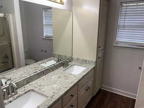 Bath - 4520 Oregon Trl, Conway, AR 72034 photo 2 of 3