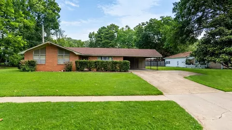 1824 W College, Jonesboro, AR 72401