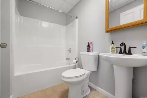 Bath - 10974 Ricks Dr, Harrison, AR 72601 photo 1 of 2