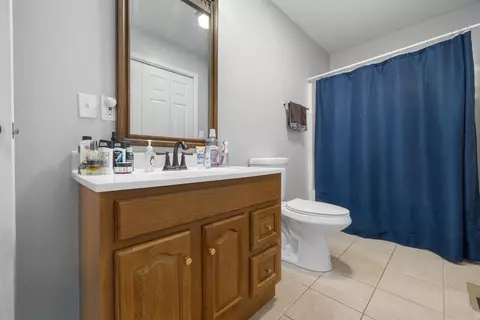 Bath - 10974 Ricks Dr, Harrison, AR 72601 photo 2 of 2