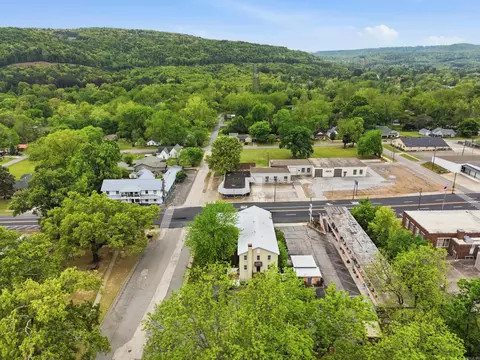 122 E Main St #A, Heber Springs, AR 72543