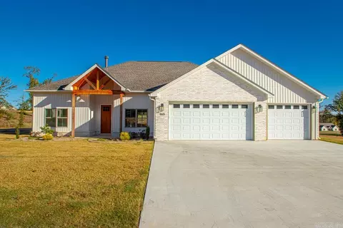 1165 Duke Dr, Bauxite, AR 72011