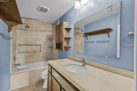 Bath - 1 Devon Ln, Jacksonville, AR 72076 photo 1 of 4