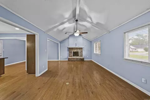 Living - 1 Devon Ln, Jacksonville, AR 72076 photo 1 of 6