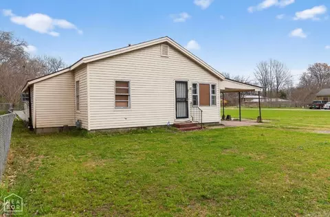 520 Russell St, West Helena, AR 72390