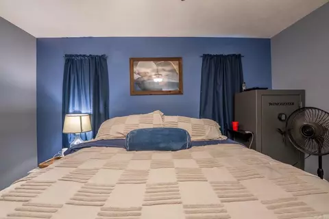 Bedroom - 414 Carpenter Rd, Thayer, MO 65791 photo 5 of 9